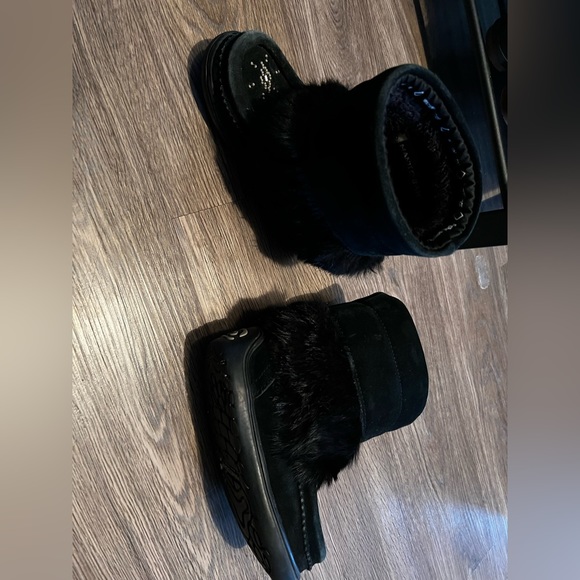 Children’s manitobah mukluks size children’s 10 (fit big) - Picture 2 of 3